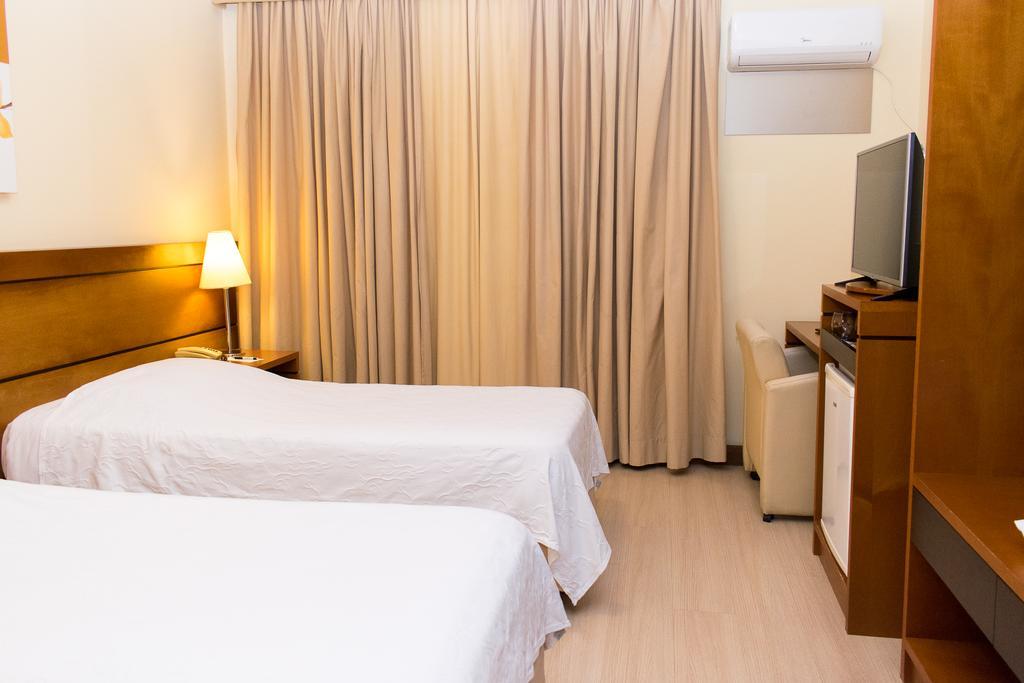 Hotel Jacques Georges Business Pelotas Esterno foto